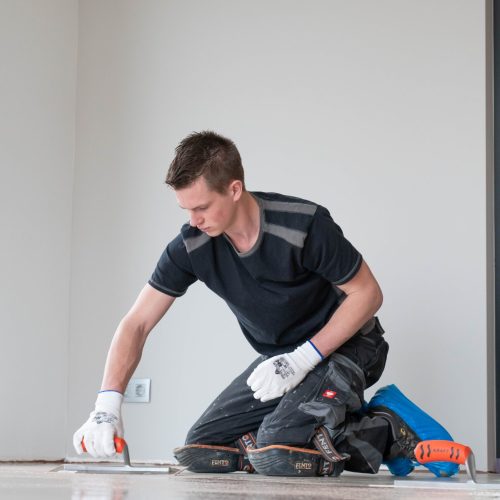 Egaline aangebracht op een betonnen vloer voor een perfect gladde afwerking.